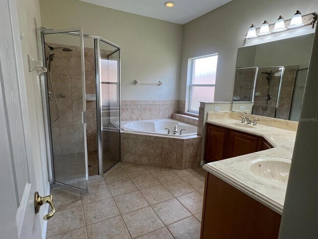 Building Photo - 3535 Somerset Cir