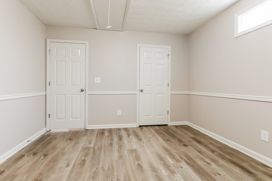 Building Photo - 990 Lendl Ln