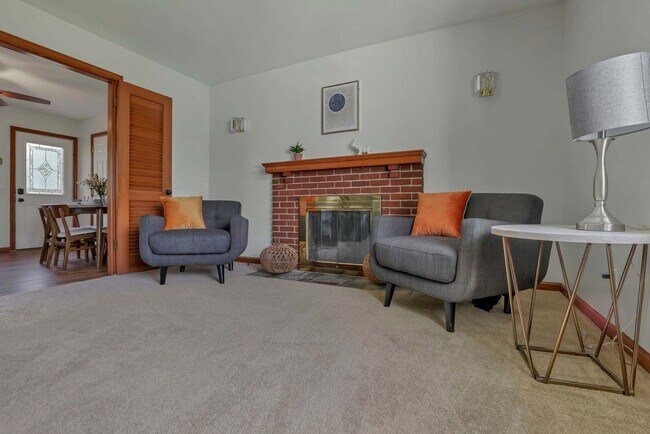 Building Photo - 3695 Montclair Dr