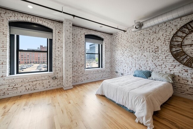 Building Photo - 21 Wormwood St