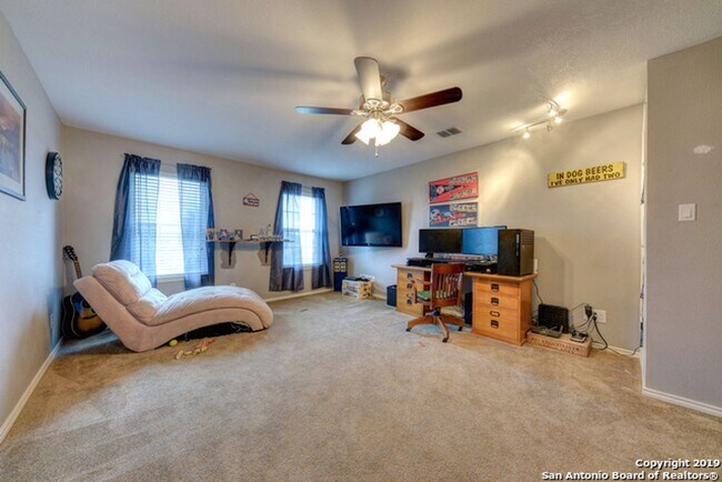 Building Photo - 3 Bedroom/2.5 Bathroom Home Located in Bentwood Ranch