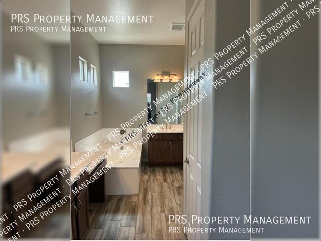 Building Photo - 4225 E Ronald St