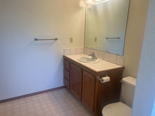 Building Photo - 2149 Woodcrest Ct