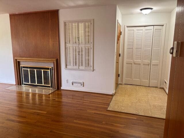 Building Photo - 580 Riverview Dr