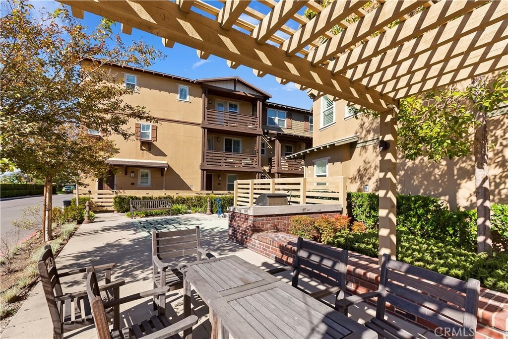 Back of walkway - 335 S Glendora Ave