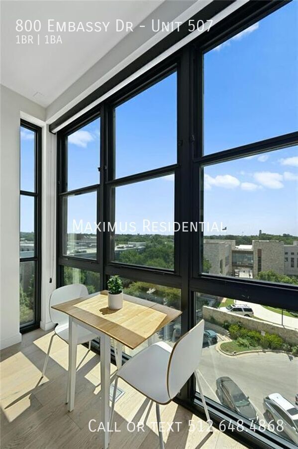 Building Photo - 800 Embassy Dr