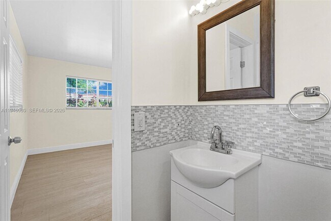 Building Photo - 5781 SW 25th St