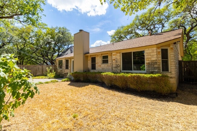 Building Photo - Gorgeous 3 Bedroom, 2 Bathroom Home in Aus...