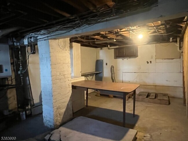 Building Photo - 42 Fern Ave