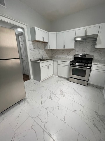 Building Photo - 916 W 68th St