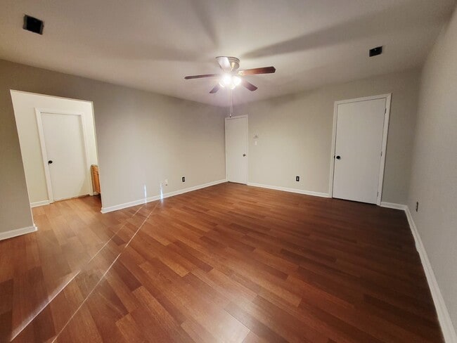 Building Photo - 4715 Cricklewood Ln