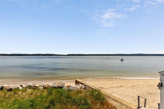 Building Photo - 335 Centre Island Rd