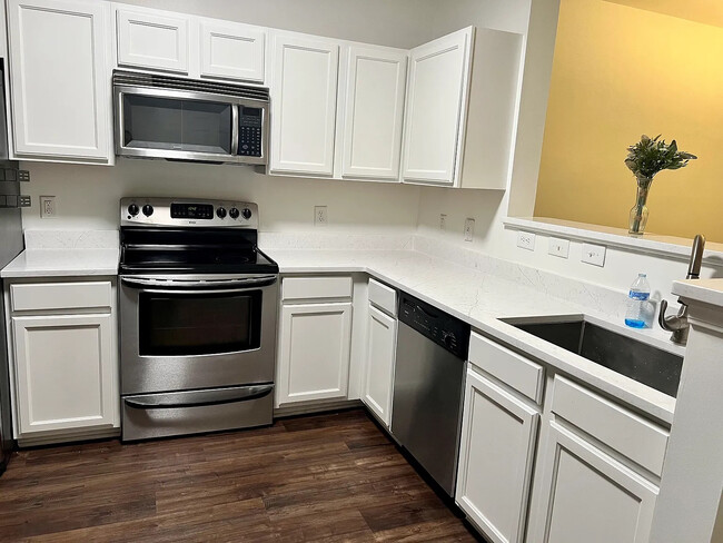 Building Photo - Room in Condo on Donatello Avenue