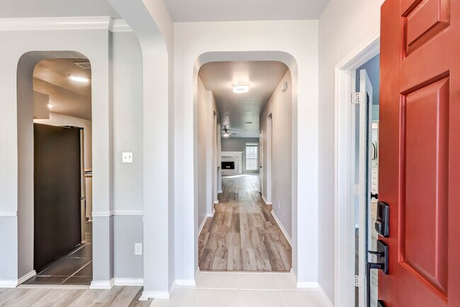 Building Photo - 113 W Deer Horn Pass