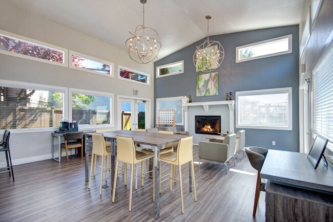 Building Photo - Latitude