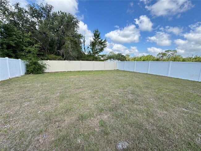 Building Photo - 404 Tanglewood Dr