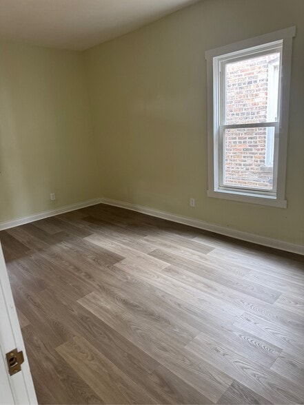 Building Photo - 5965 W Erie St