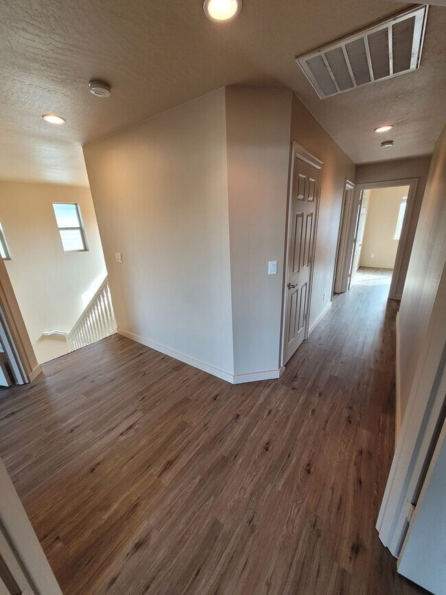 Building Photo - Beautiful 5 bedroom 3 bath home in Lebanon