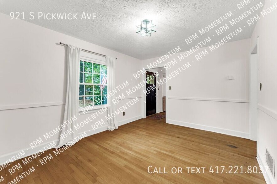 Building Photo - 921 S Pickwick Ave