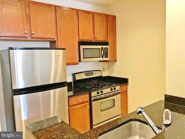 Building Photo - 2665 Prosperity Ave