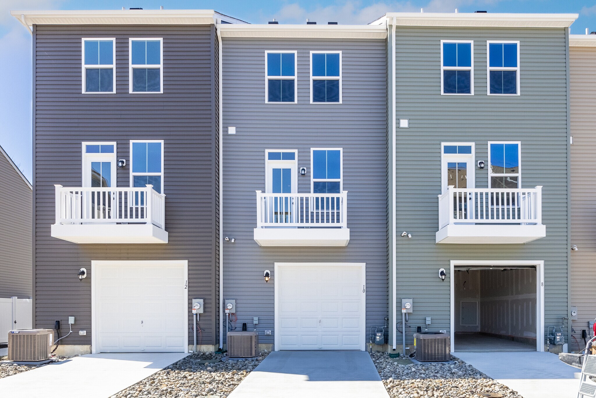 Building Photo - 10 Sidney Ln