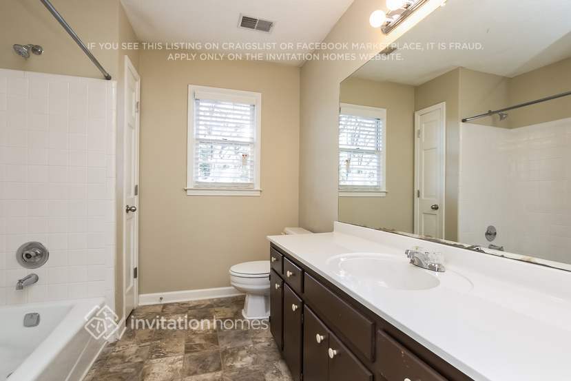 Building Photo - 2608 Hickory Cove SW