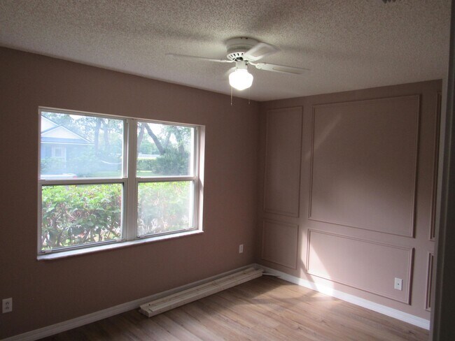 Building Photo - 657 Intracoastal Cir