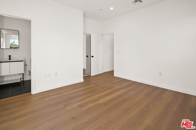 Building Photo - 1631 S New Hampshire Ave