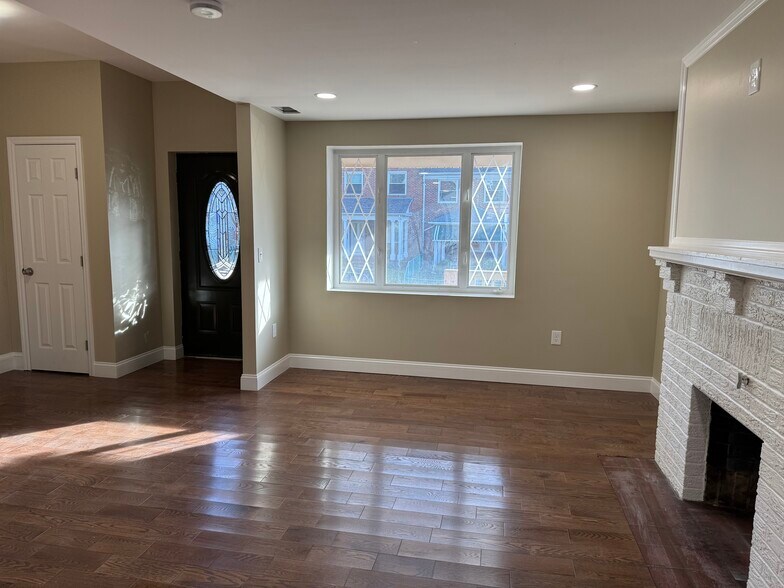 Building Photo - 604 N Augusta Ave