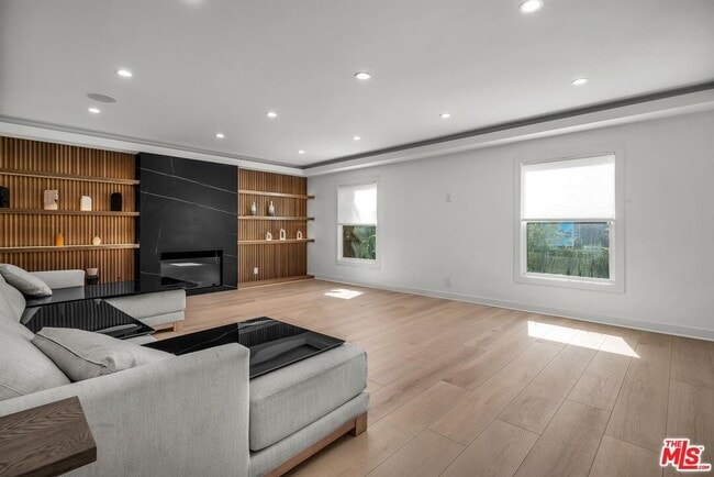 Building Photo - 9343 W Olympic Blvd