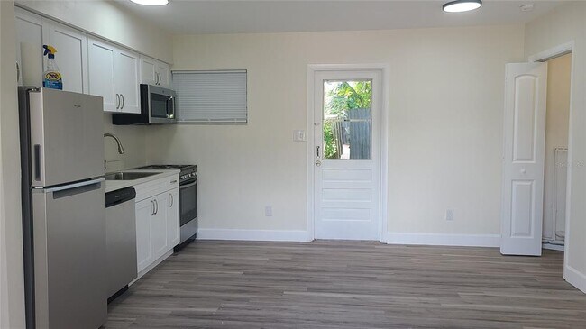 Building Photo - 106 Chesapeake Ave