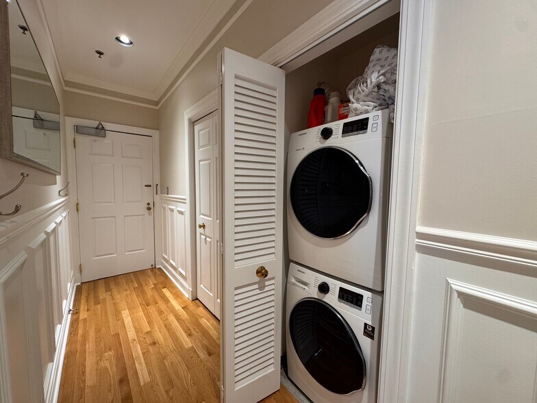 Building Photo - 416 Marlborough St