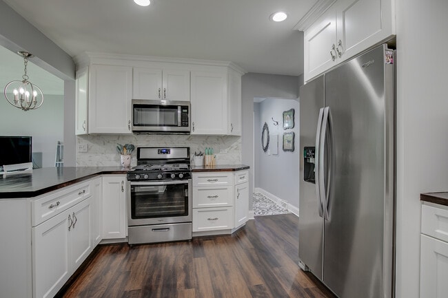 Building Photo - 523 Hawley Ct