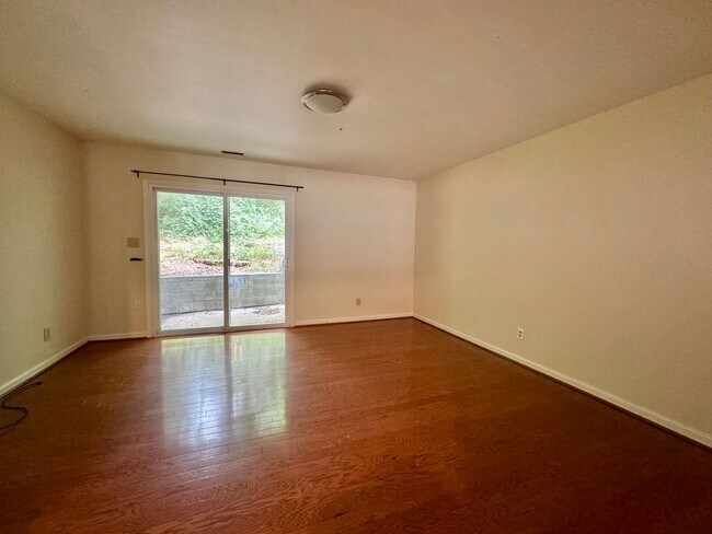 Building Photo - Prime Chapel Hill Living | 2BR Townhouse on MLK Blvd