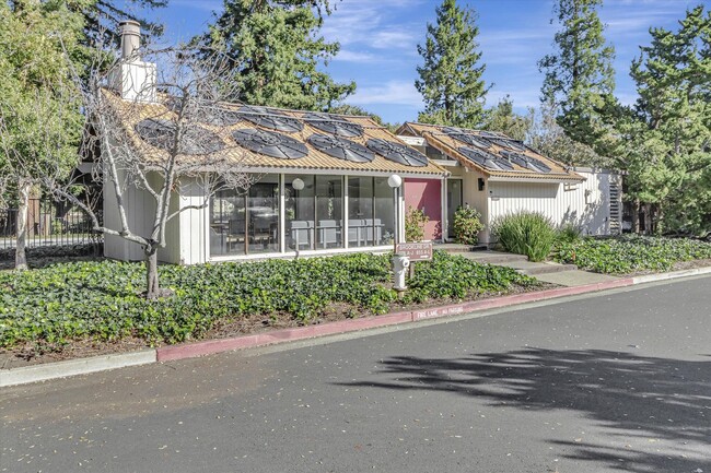 Building Photo - Available Now! Charming Condo in Sunnyvale