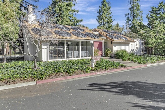 Building Photo - Charming 2 Bed 2 Bath Sunnyvale Condo with Vaulted Ceilings and Patio