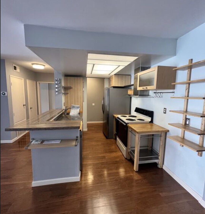 Building Photo - 1745 Camino Palmero St