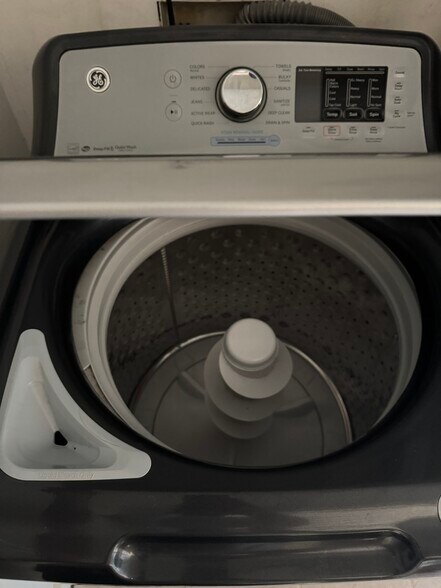 Building Photo - 1863 Nekoma Ct