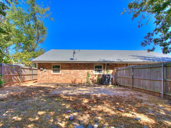 Building Photo - 1915 N Moulton Ct