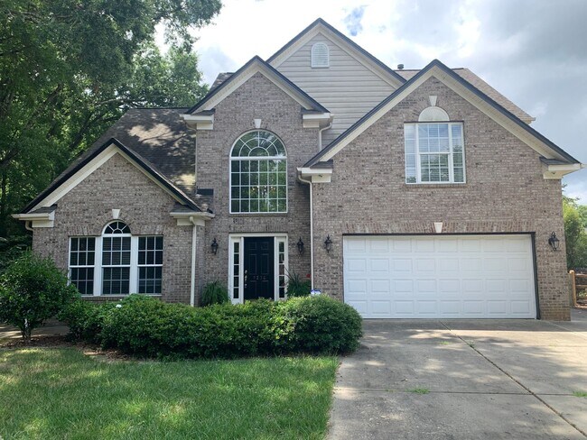 Primary Photo - Move-in Ready 5 bedroom, 3.5 bath house lo...