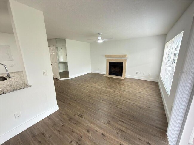 Building Photo - 4702 Sutton Terrace