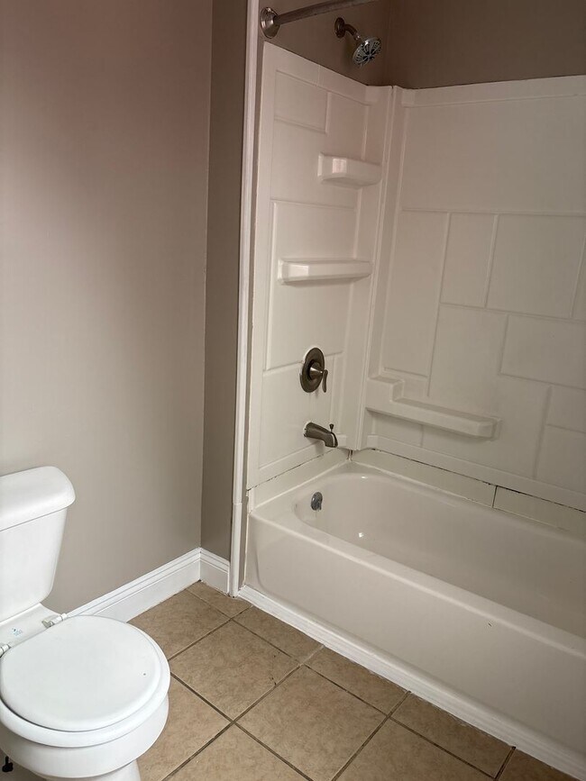 Building Photo - 4 Bedroom House Parking York City