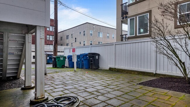 Building Photo - Modern Studio Apartment in Prime Queen Ann...