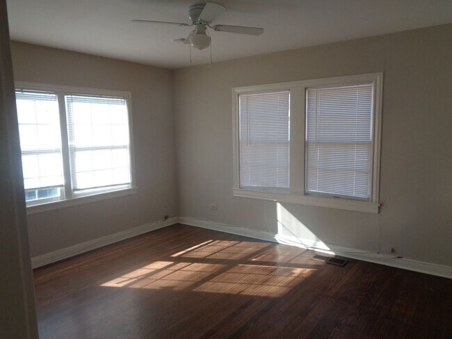Building Photo - Nice and Spacious