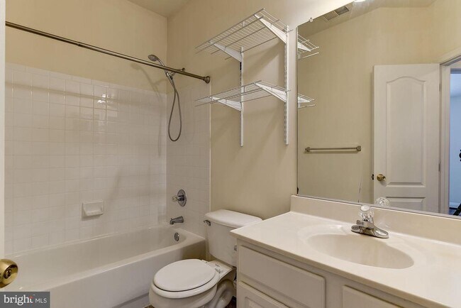 Building Photo - 122 Elmcroft Blvd