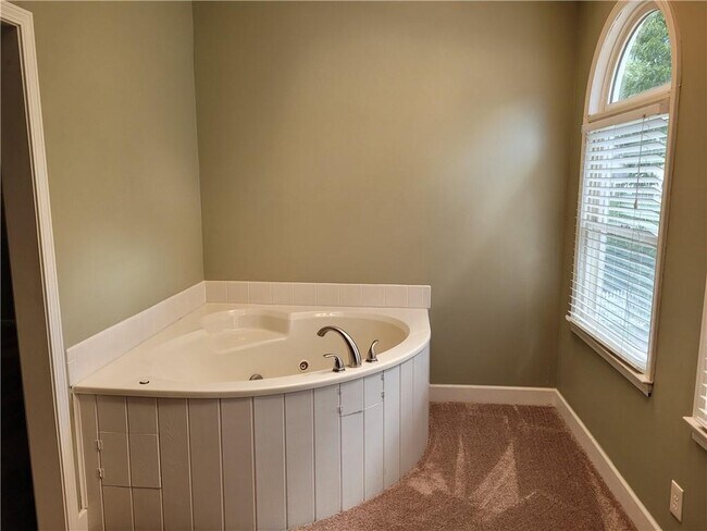 Building Photo - 2800 Davis Rd