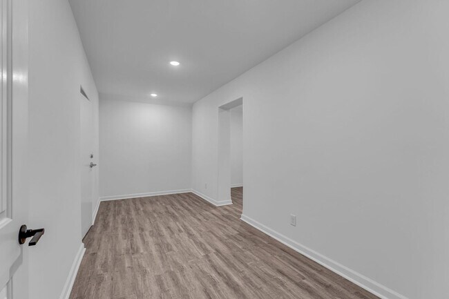 Building Photo - Italian Estates Property Management