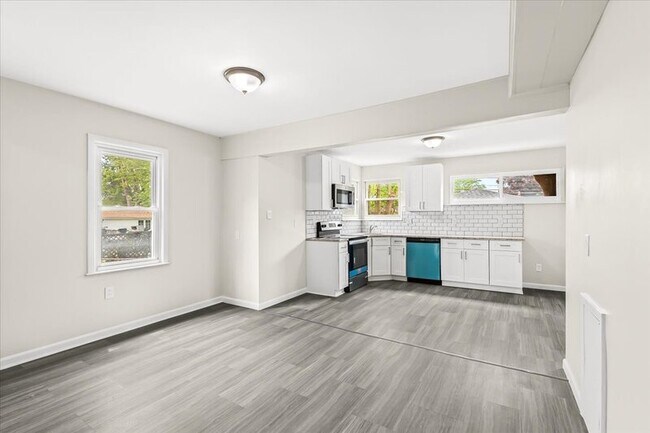 Building Photo - 20481 Delaware Ave