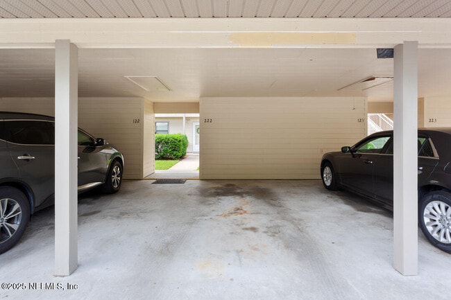 Building Photo - 222 Hiawatha Ct