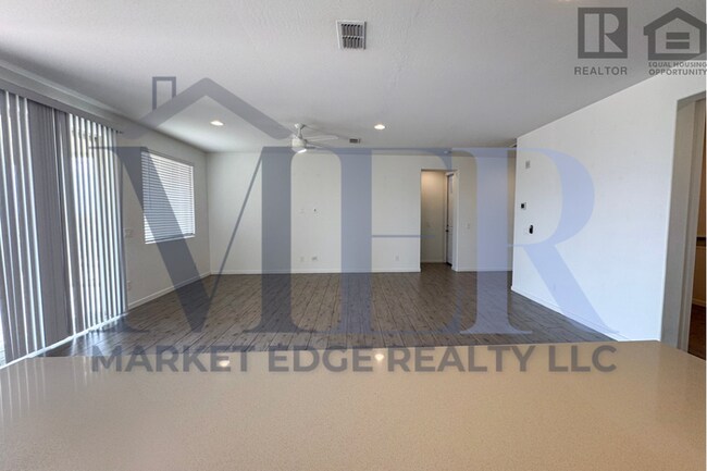 Building Photo - 3Bed/2Bath Home in Scottsdale w/ 2 Car Gar...